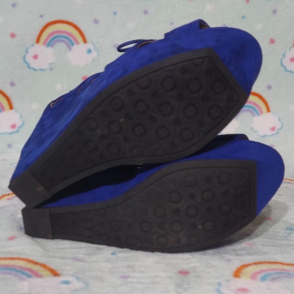 Shoes - Picture 4 of 4